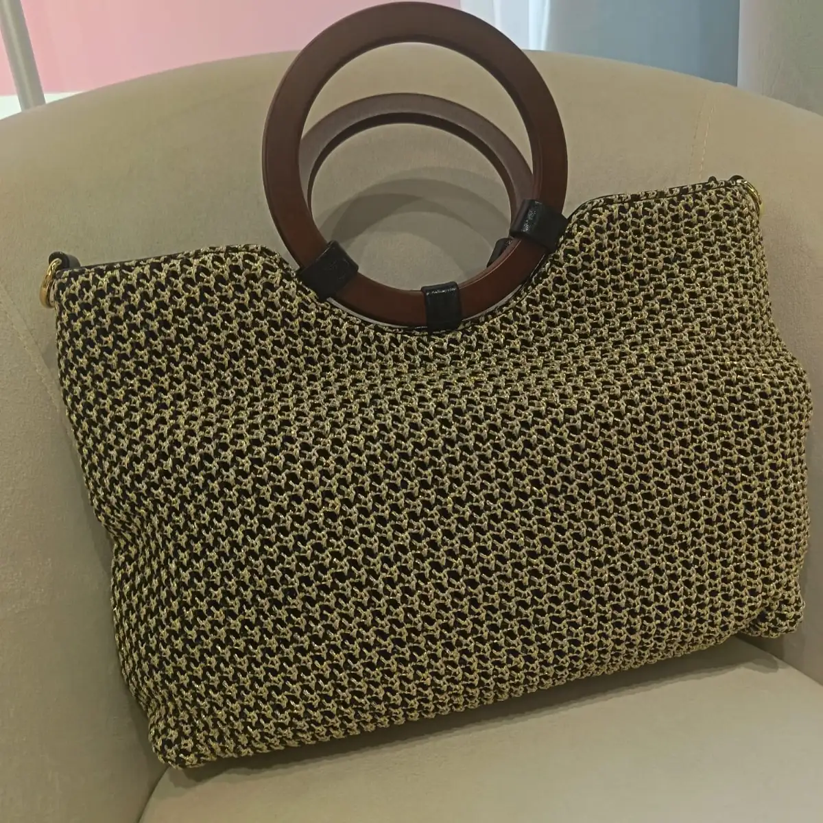 Sac noir  détails irisés